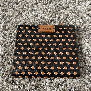 Fossil Madison pebbled leather bifold wallet in Beige and White leather